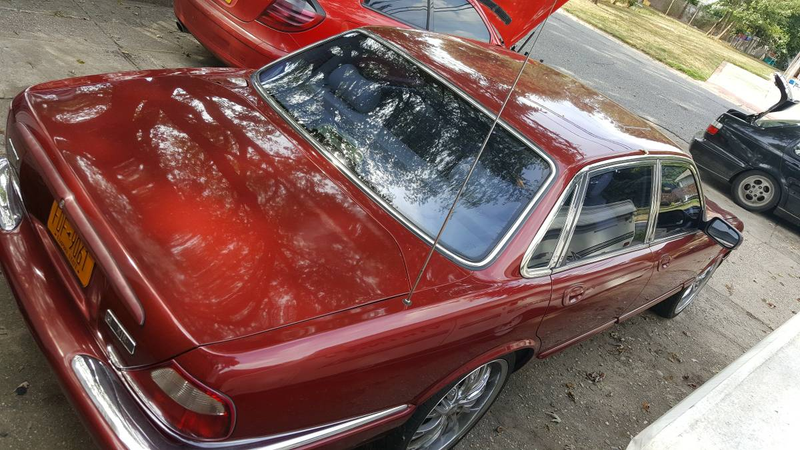 Illustration for article titled For $2,500, Could This 2000 Jaguar XJR Have You Letting The Cat Out Of The Bag?